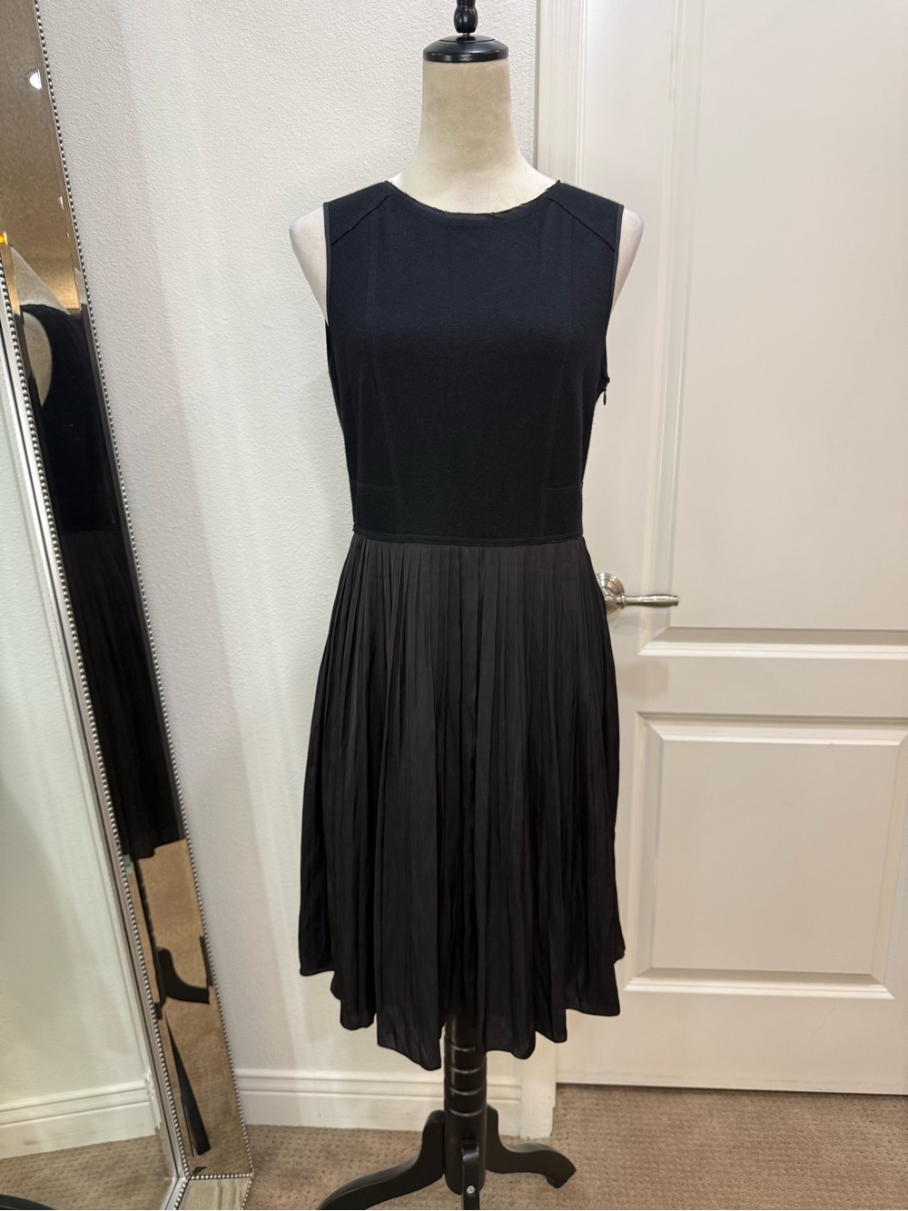 STRENESSE Blue - Black Sleeveless Midi Dress